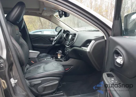 2014 Jeep Cherokee Trailhawk z USA, uszkodzony, nr VIN 1C4PJMBS8EW211436